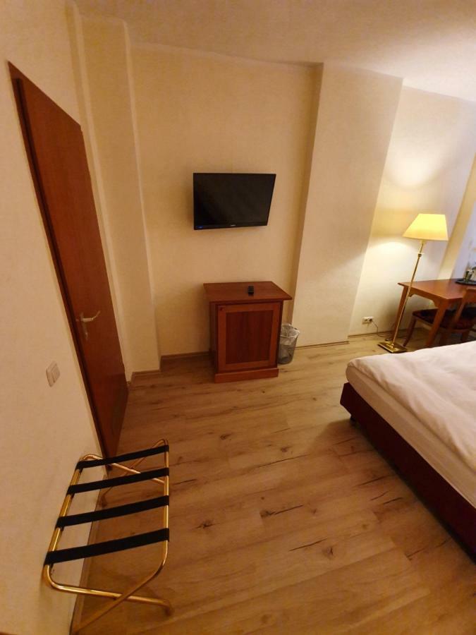 Hotel-Events Adlerpalast Rüsselsheim Buitenkant foto