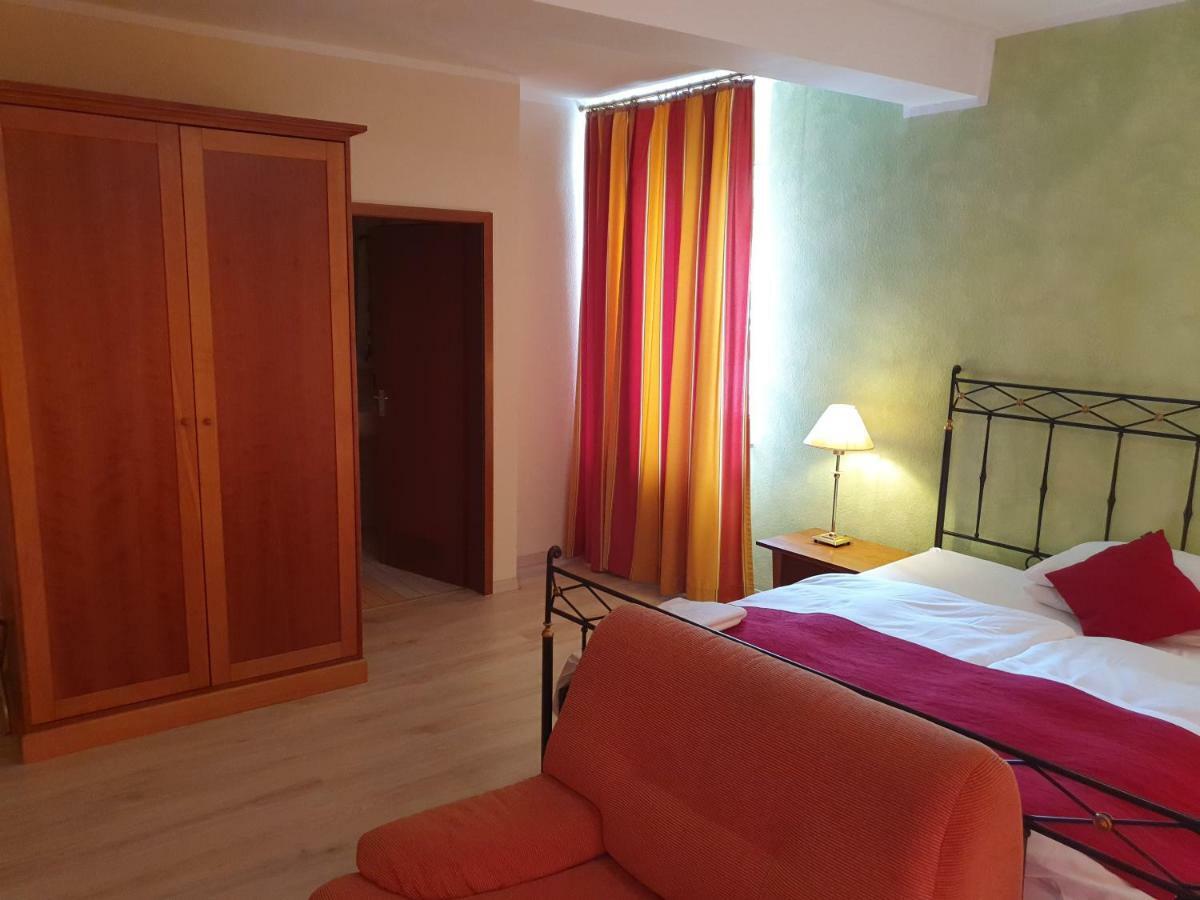 Hotel-Events Adlerpalast Rüsselsheim Buitenkant foto