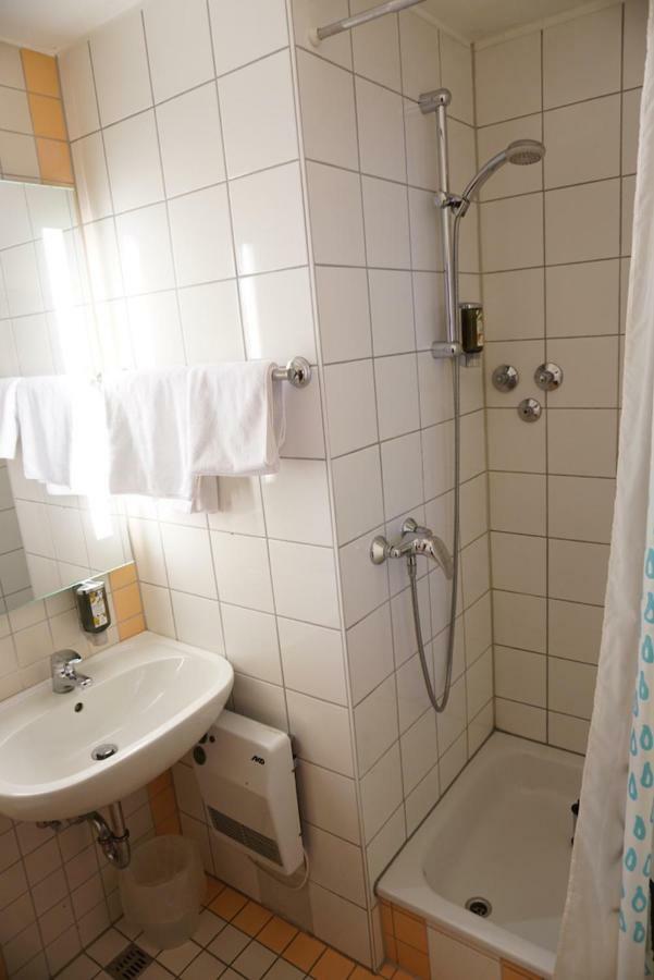 Hotel-Events Adlerpalast Rüsselsheim Buitenkant foto
